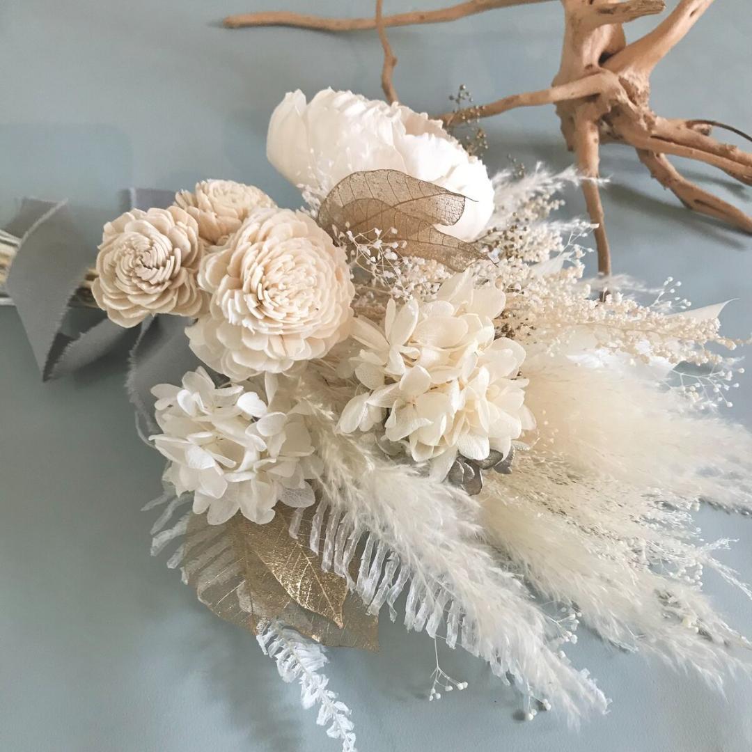 ホワイト＆少しゴールドの大人スワッグ　 Mふっくらタイプ