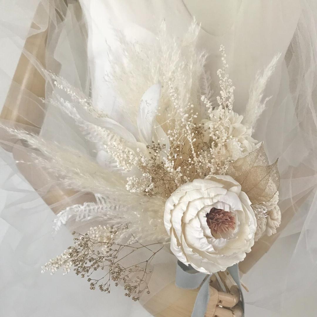 ホワイト＆少しゴールドの大人スワッグ　 Mふっくらタイプ