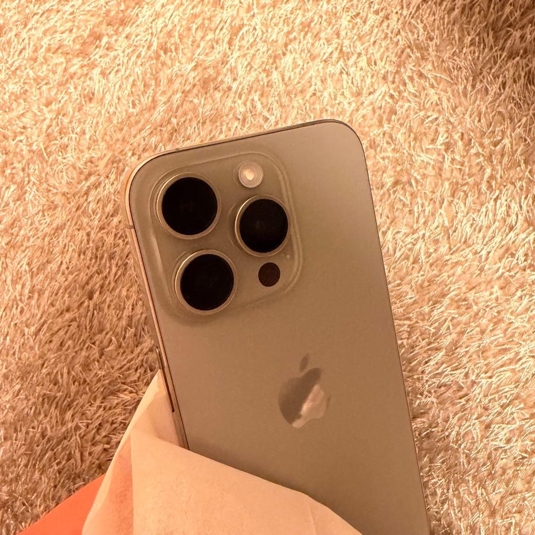 Apple iPhone 15 Pro ナチュラルチタニウム128GB 本体のみ