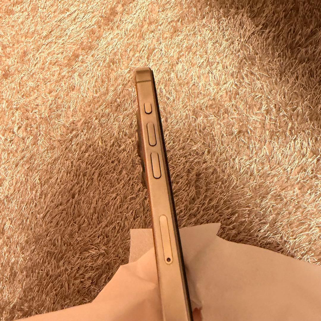 Apple iPhone 15 Pro ナチュラルチタニウム128GB 本体のみ