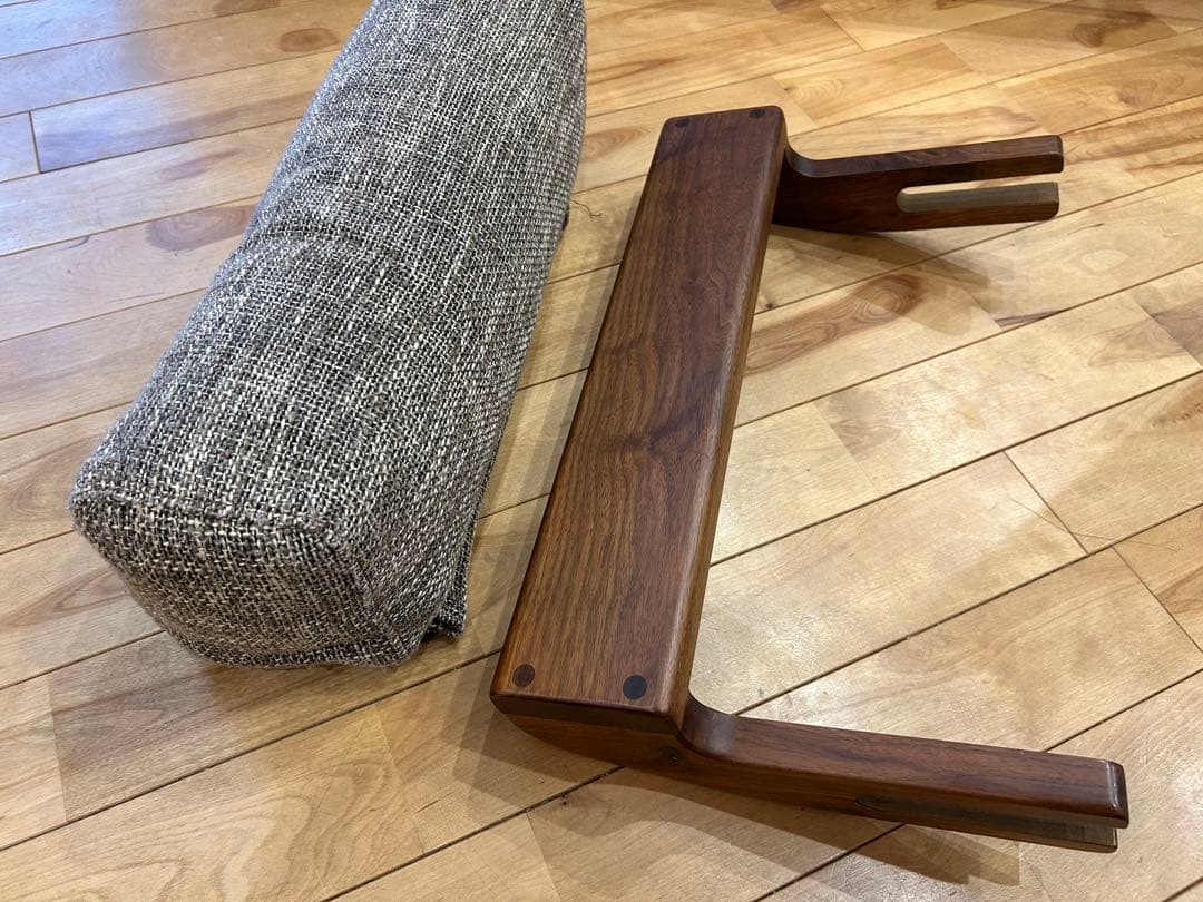 ソファ ウォールナット 木製フレーム＋おまけ　常盤家具　〔値下げ〕