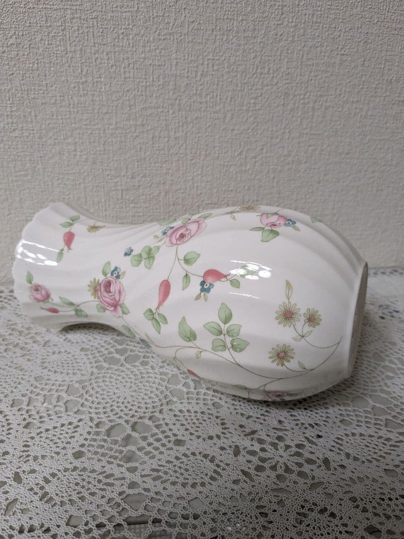 【希少】ウェッジウッド　ローズヒップ花瓶