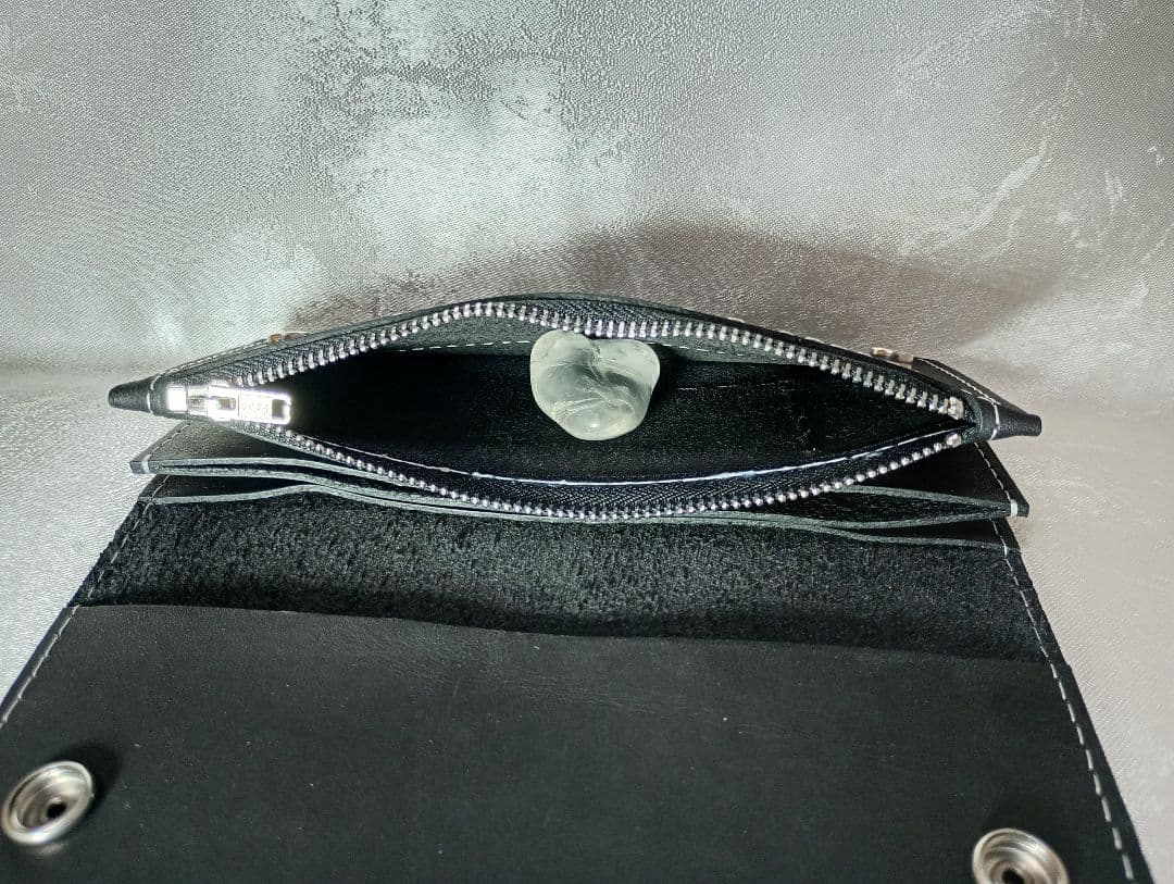 黒色　トラッカーウォレット　牛革　レザー　植物タンニン鞣し　三層二つ折り