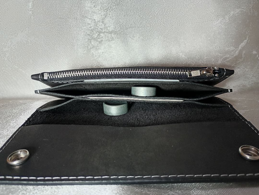 黒色　トラッカーウォレット　牛革　レザー　植物タンニン鞣し　三層二つ折り