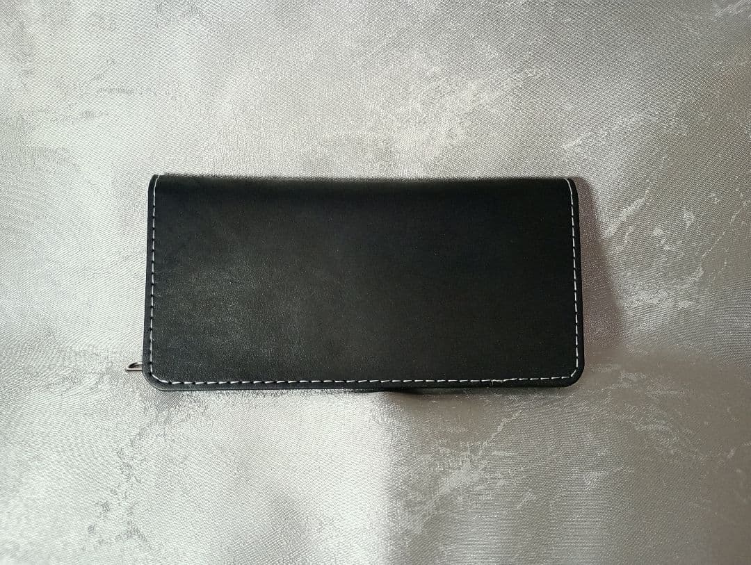 黒色　トラッカーウォレット　牛革　レザー　植物タンニン鞣し　三層二つ折り