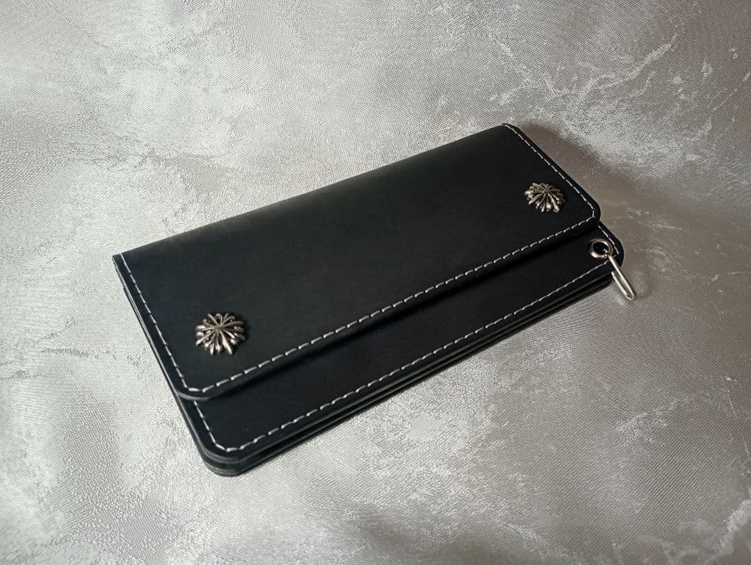 黒色　トラッカーウォレット　牛革　レザー　植物タンニン鞣し　三層二つ折り