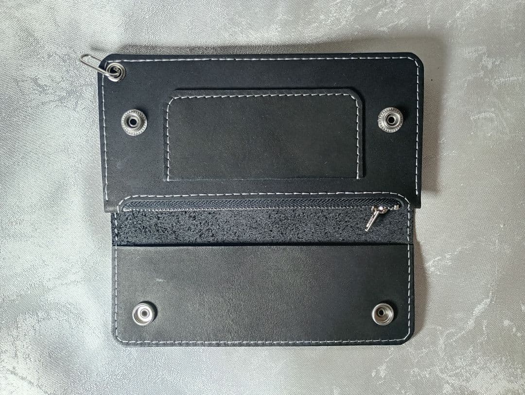 黒色　トラッカーウォレット　牛革　レザー　植物タンニン鞣し　三層二つ折り