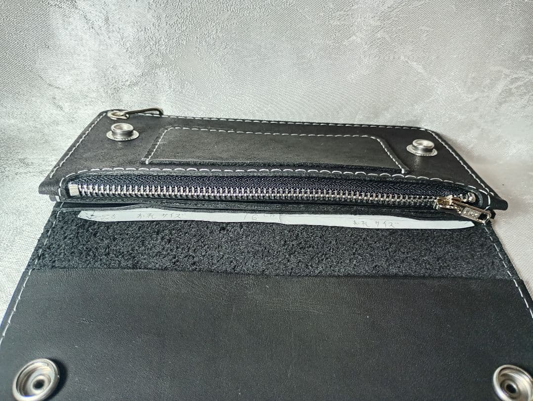 黒色　トラッカーウォレット　牛革　レザー　植物タンニン鞣し　三層二つ折り