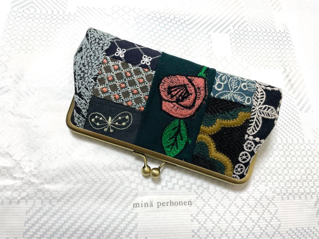 ⚮ミナペルホネンレア swing camellia がま口ポーチ m44