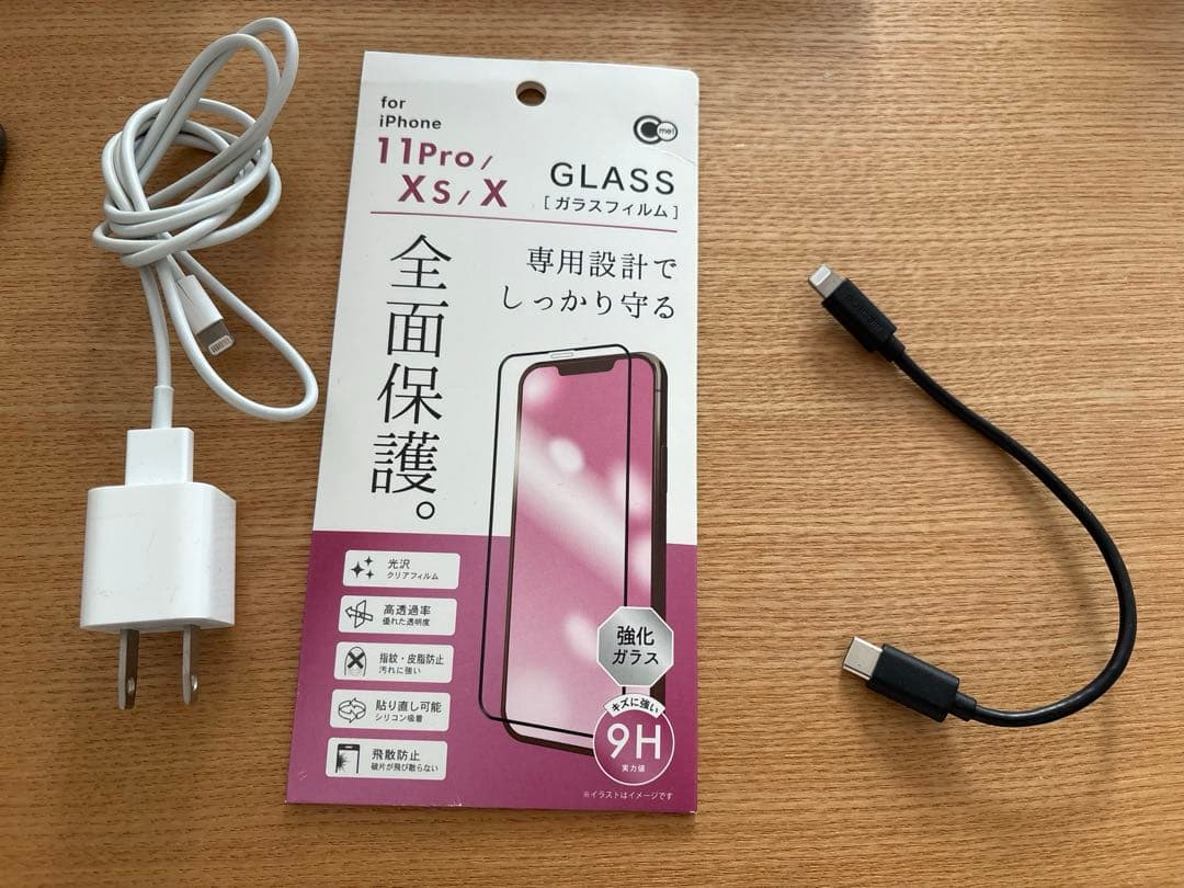 iPhoneXs フィルム　充電器付き