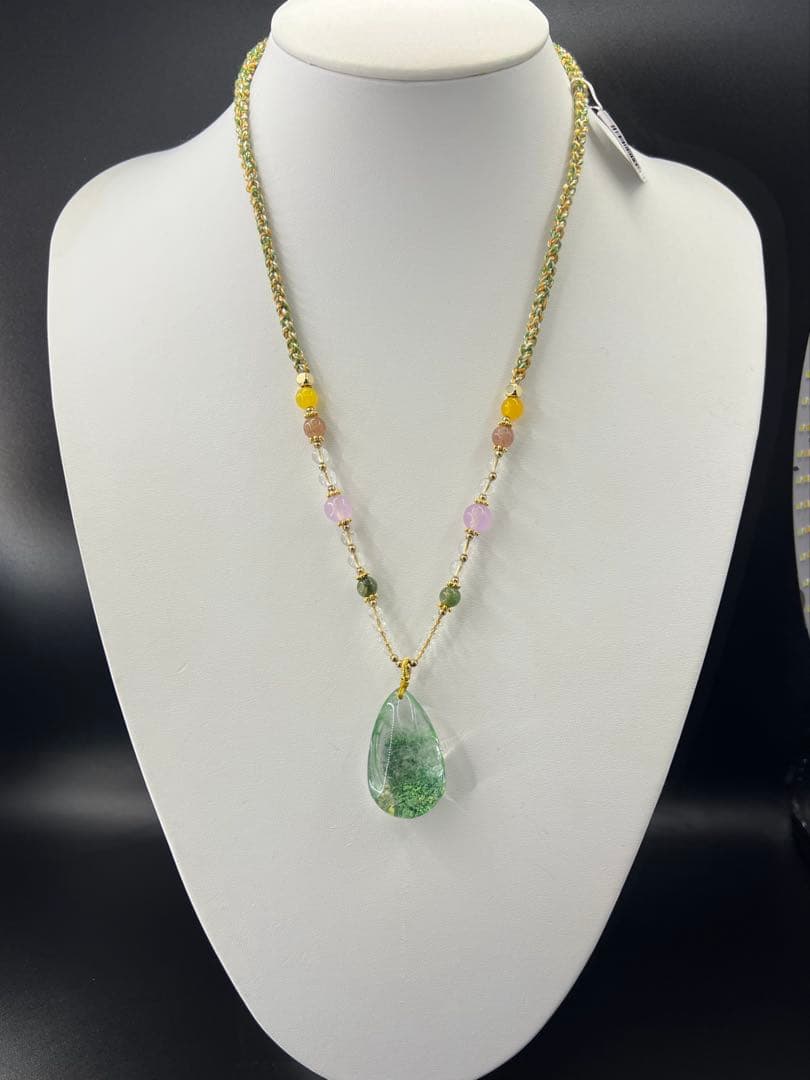 天然グリーンガーデンファントムクォーツのペンダント&ネックレス★ D10173