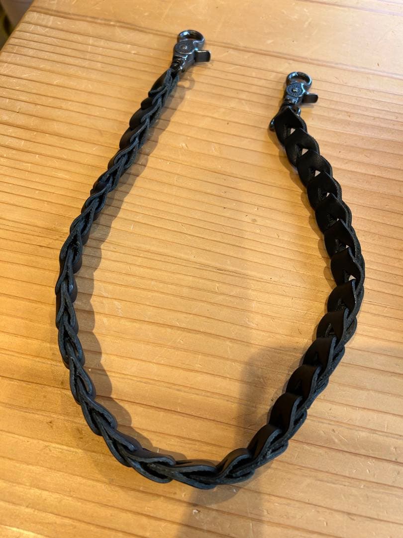 黒レザー二つ折りミドルウォレット