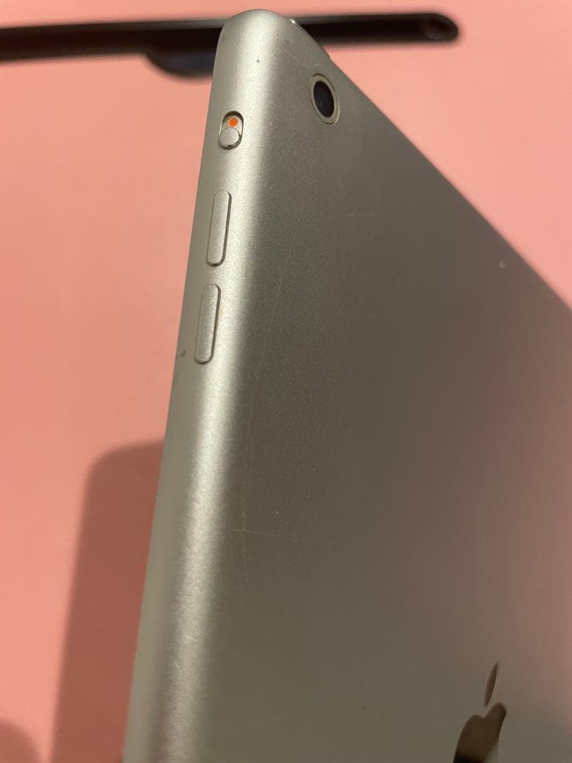 美品　Apple iPad Air2 64GB シルバー（Wi-Fiモデル）