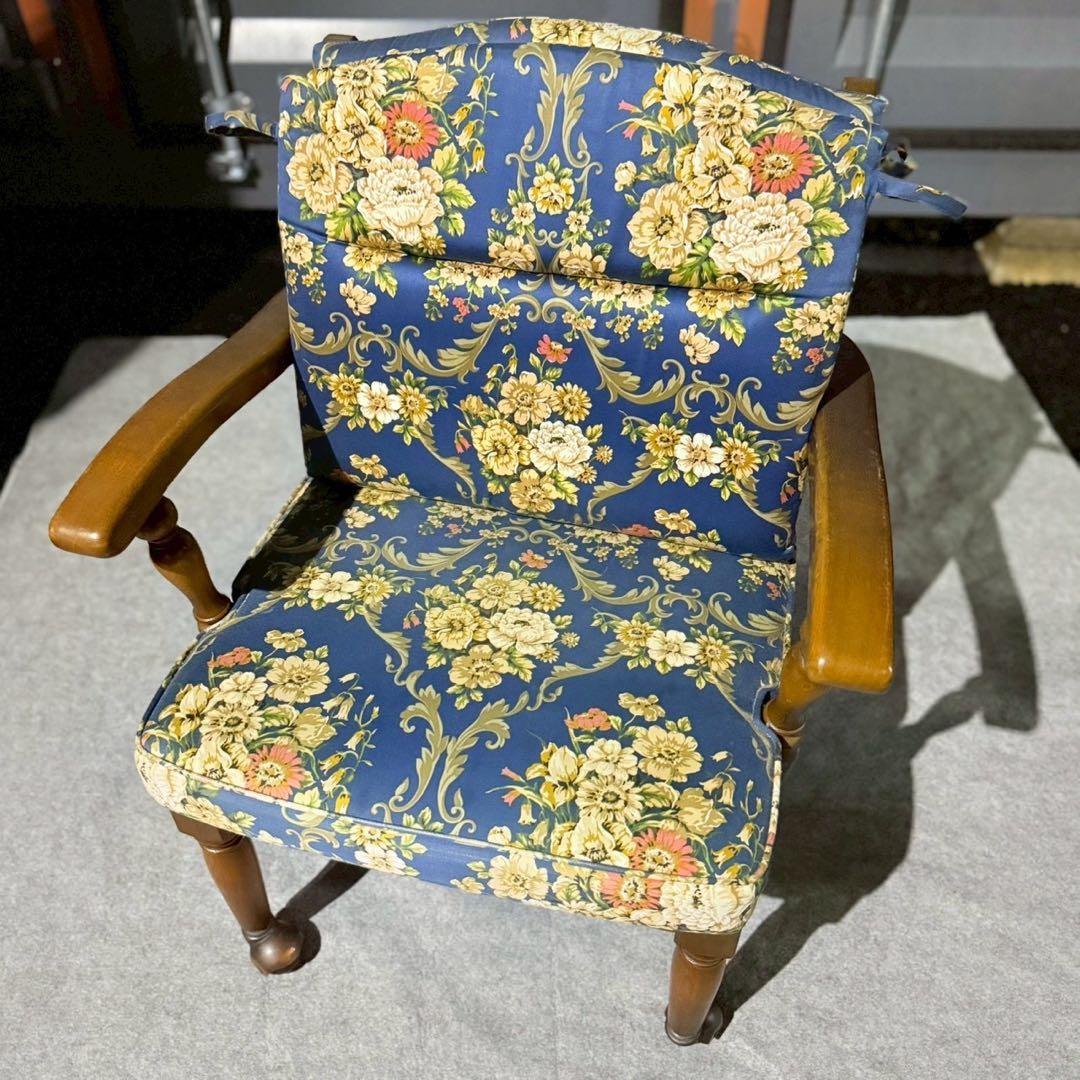【飛騨産業 キツツキ】花柄 木製アームチェア クラシックチェア① キャスター付き