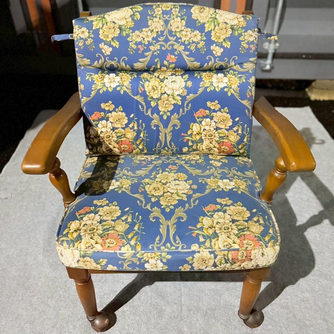 【飛騨産業 キツツキ】花柄 木製アームチェア クラシックチェア① キャスター付き