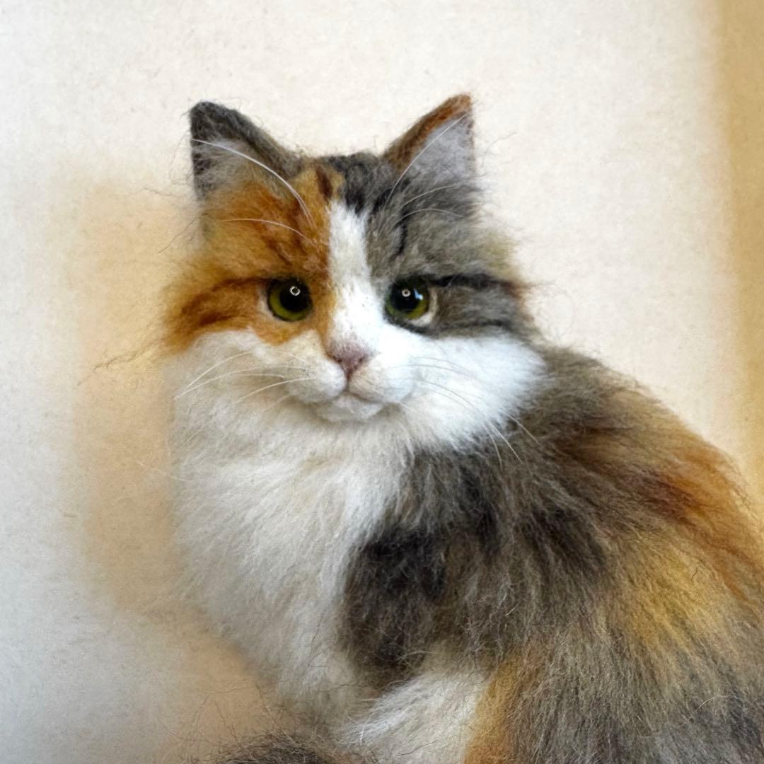 羊毛フェルト猫 三毛猫(ロングコート)ブローチ