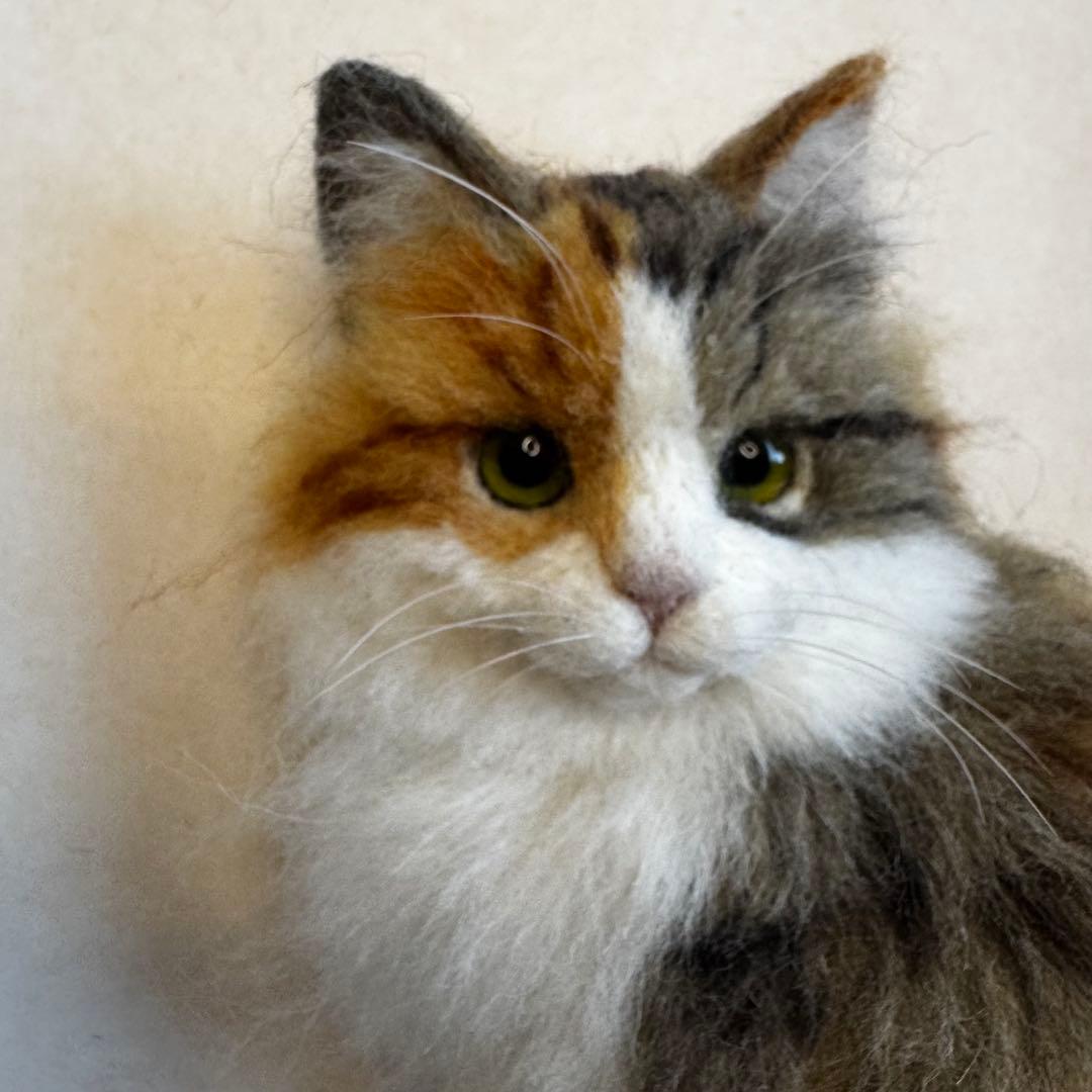 羊毛フェルト猫 三毛猫(ロングコート)ブローチ