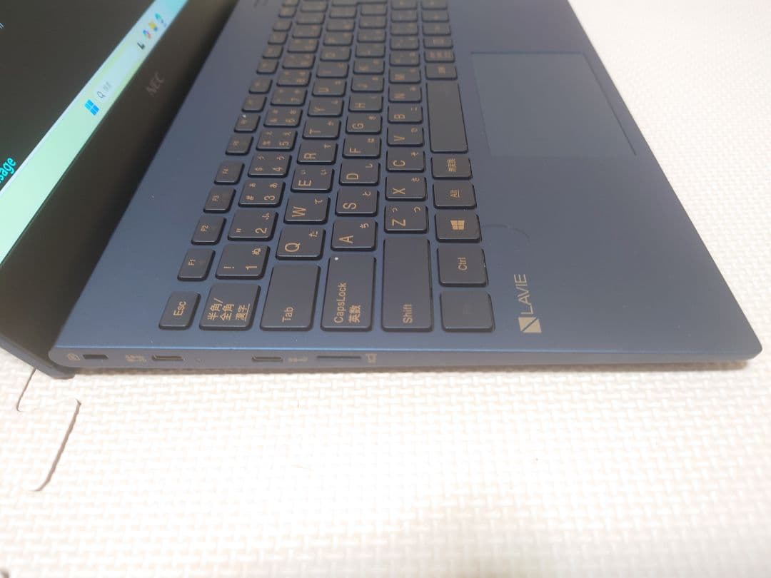 NEC Lavie Direct/i7-1165G7/16GB/約900g超軽量