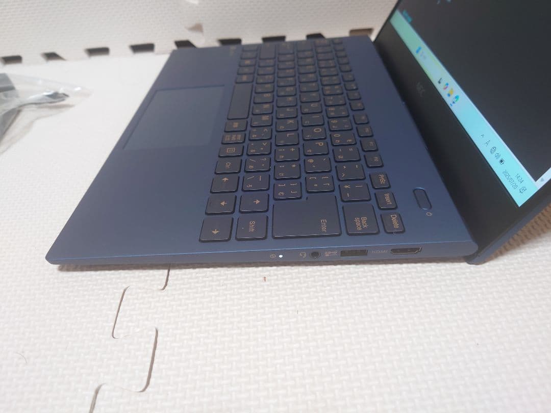 NEC Lavie Direct/i7-1165G7/16GB/約900g超軽量