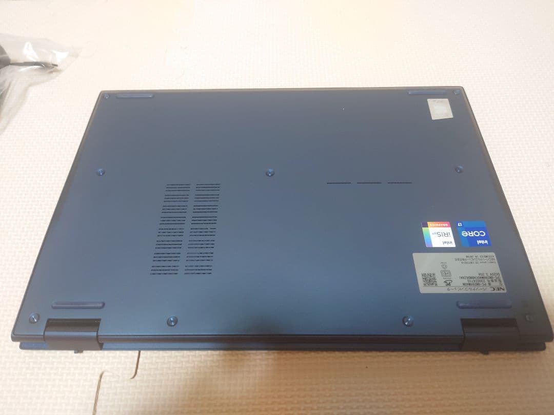 NEC Lavie Direct/i7-1165G7/16GB/約900g超軽量