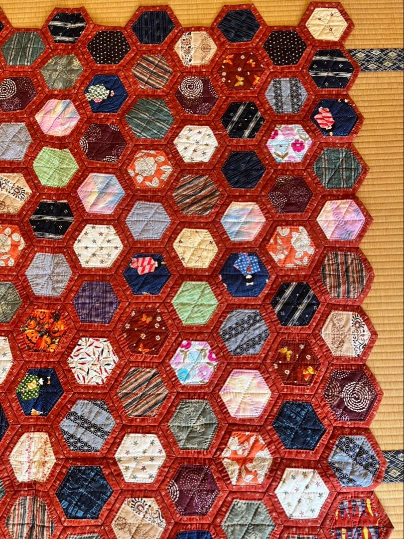 未使用品　未使用品　ハンドメイド　キルト　六角形パッチワークキルト 210cm