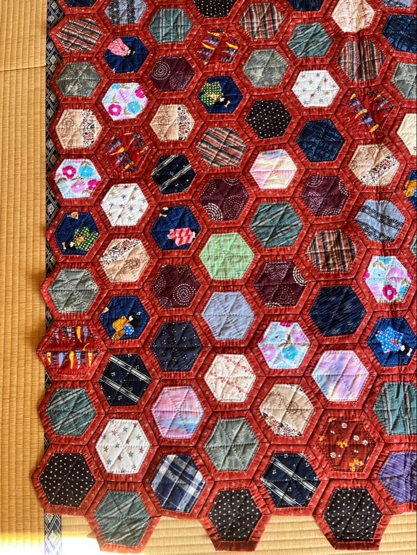未使用品　未使用品　ハンドメイド　キルト　六角形パッチワークキルト 210cm
