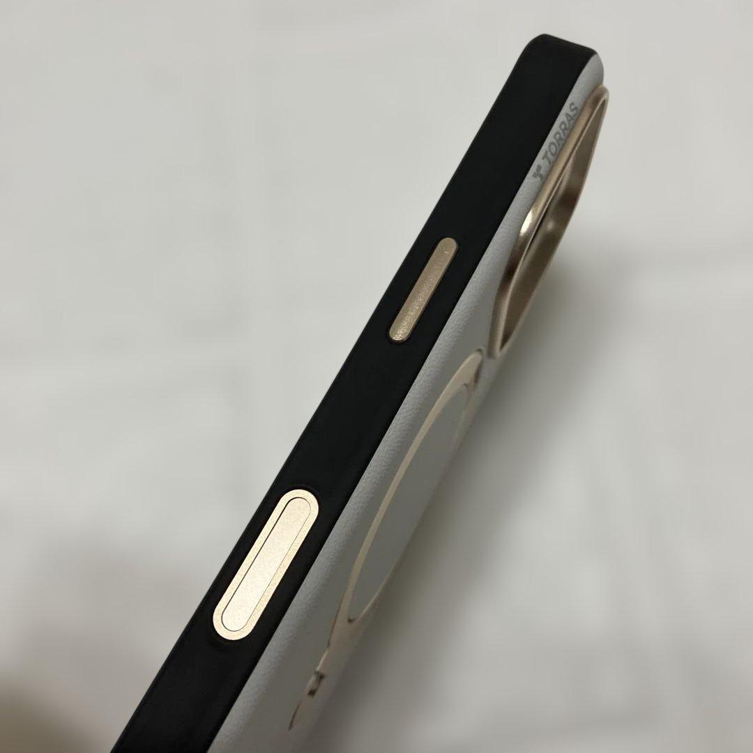 TORRAS iPhone 16 Pro用ケース 革 ゼンマイ式 パールグレー