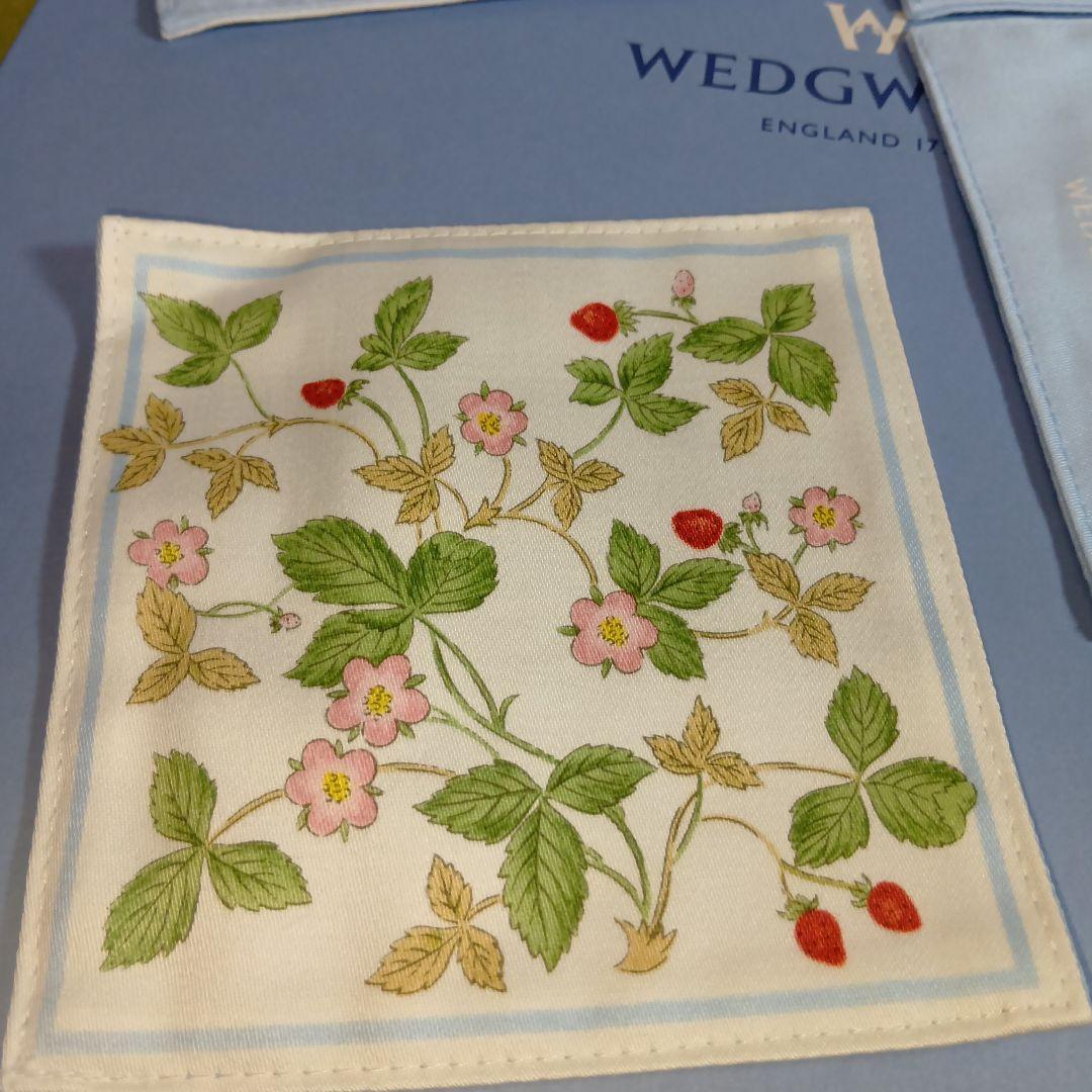 新品未使用 ウェッジウッド　テーブルクロス　ブループラム　コースター5枚付 廃盤