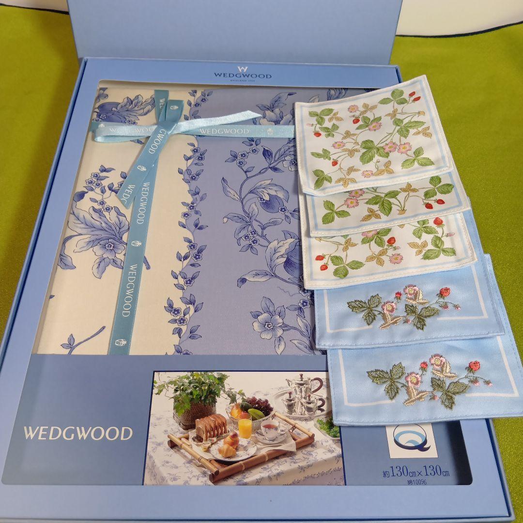 新品未使用 ウェッジウッド　テーブルクロス　ブループラム　コースター5枚付 廃盤