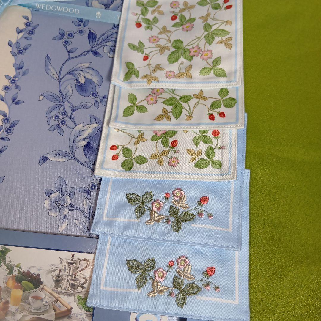 新品未使用 ウェッジウッド　テーブルクロス　ブループラム　コースター5枚付 廃盤