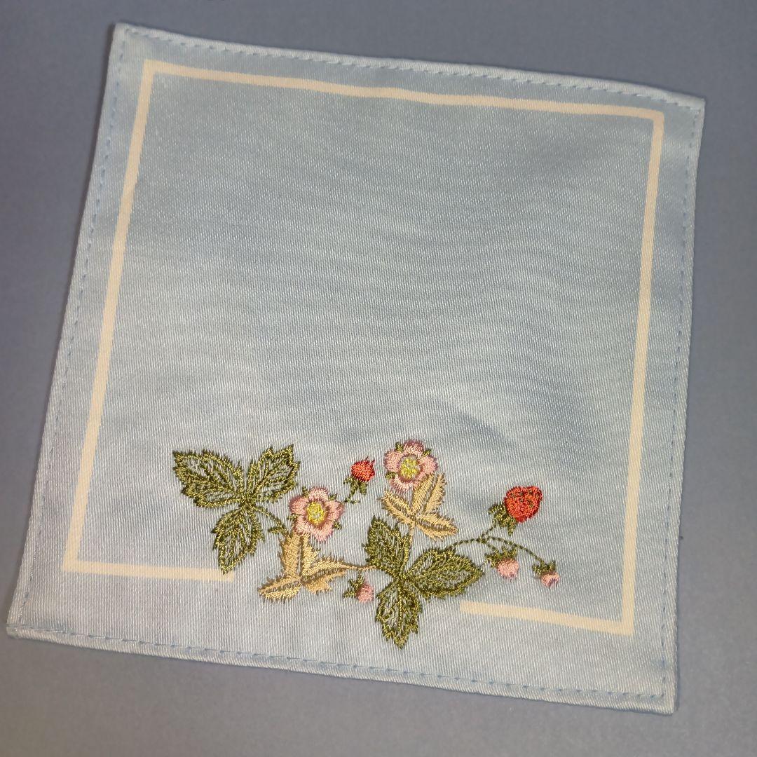 新品未使用 ウェッジウッド　テーブルクロス　ブループラム　コースター5枚付 廃盤