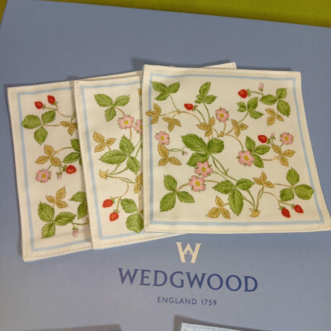 新品未使用 ウェッジウッド　テーブルクロス　ブループラム　コースター5枚付 廃盤