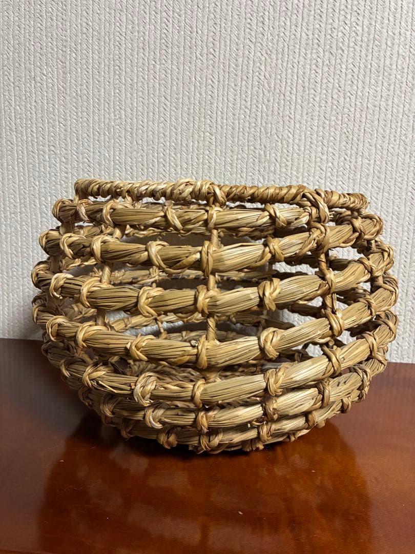 自然素材の編み込みワイヤー入り透かしかご