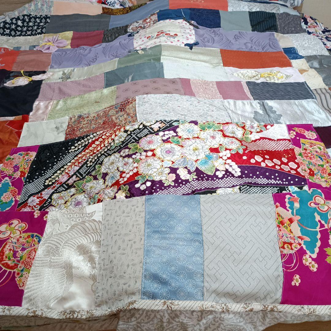 手作りパッチワークベッドカバー