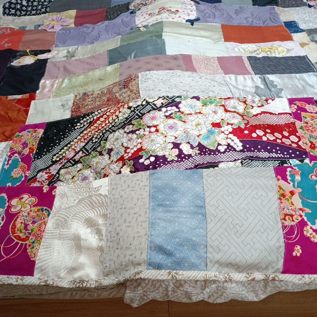手作りパッチワークベッドカバー
