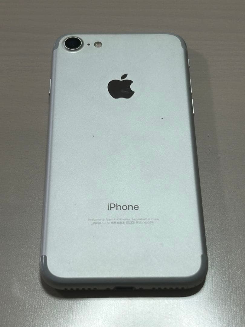 Apple iPhone 7 シルバー 本体　　128G