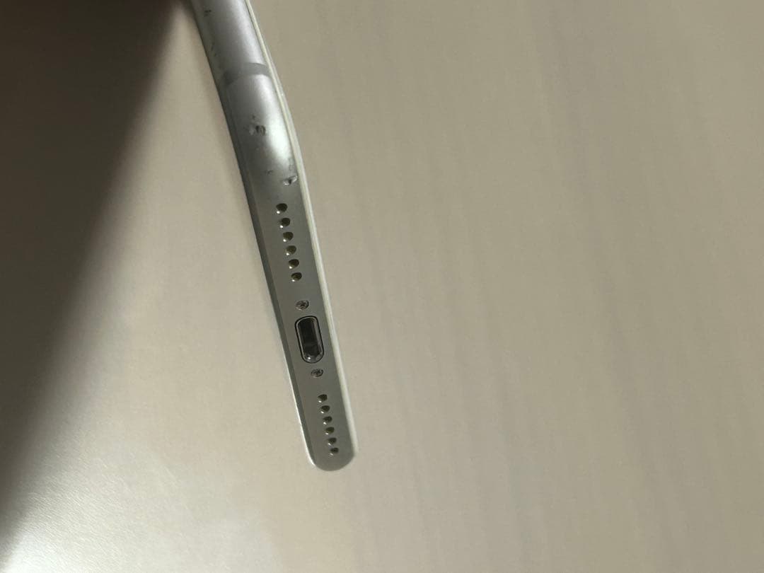 Apple iPhone 7 シルバー 本体　　128G