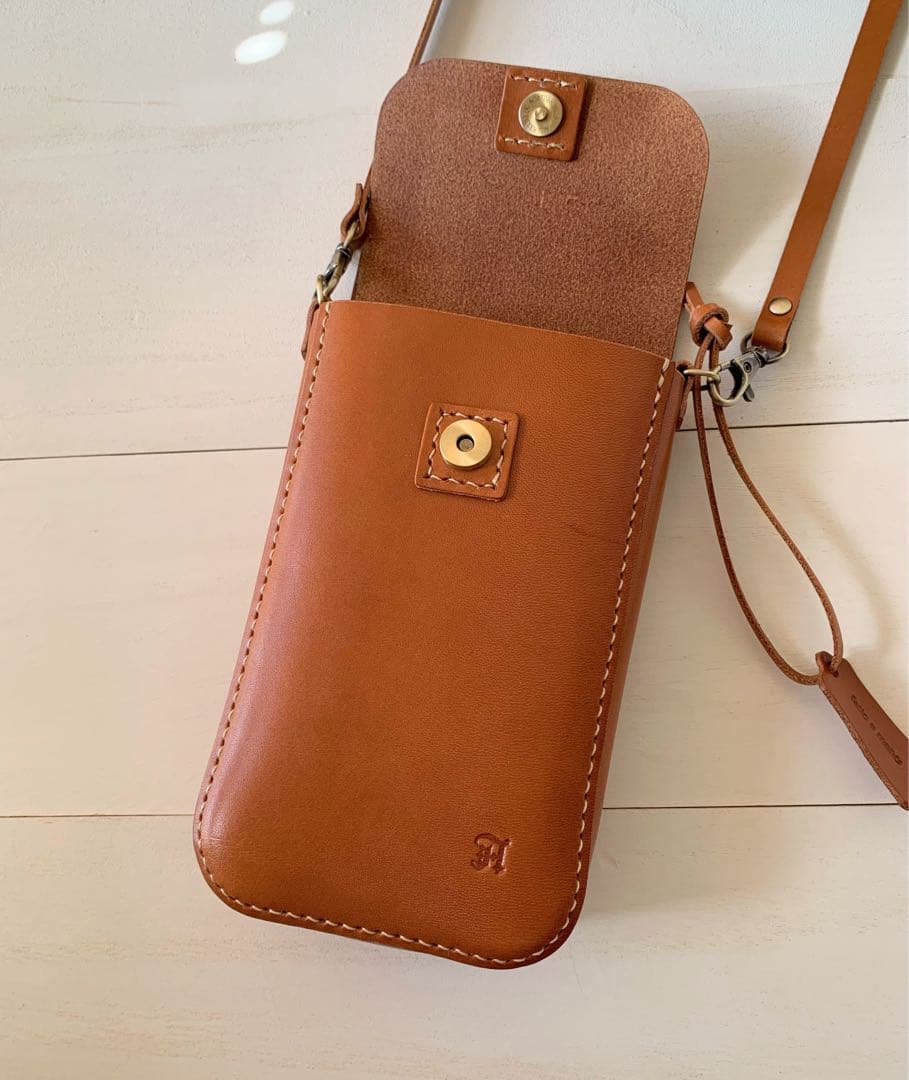 A 大きめ厚め ポシェット 栃木レザー ハンドメイド 本革 スマホポシェット