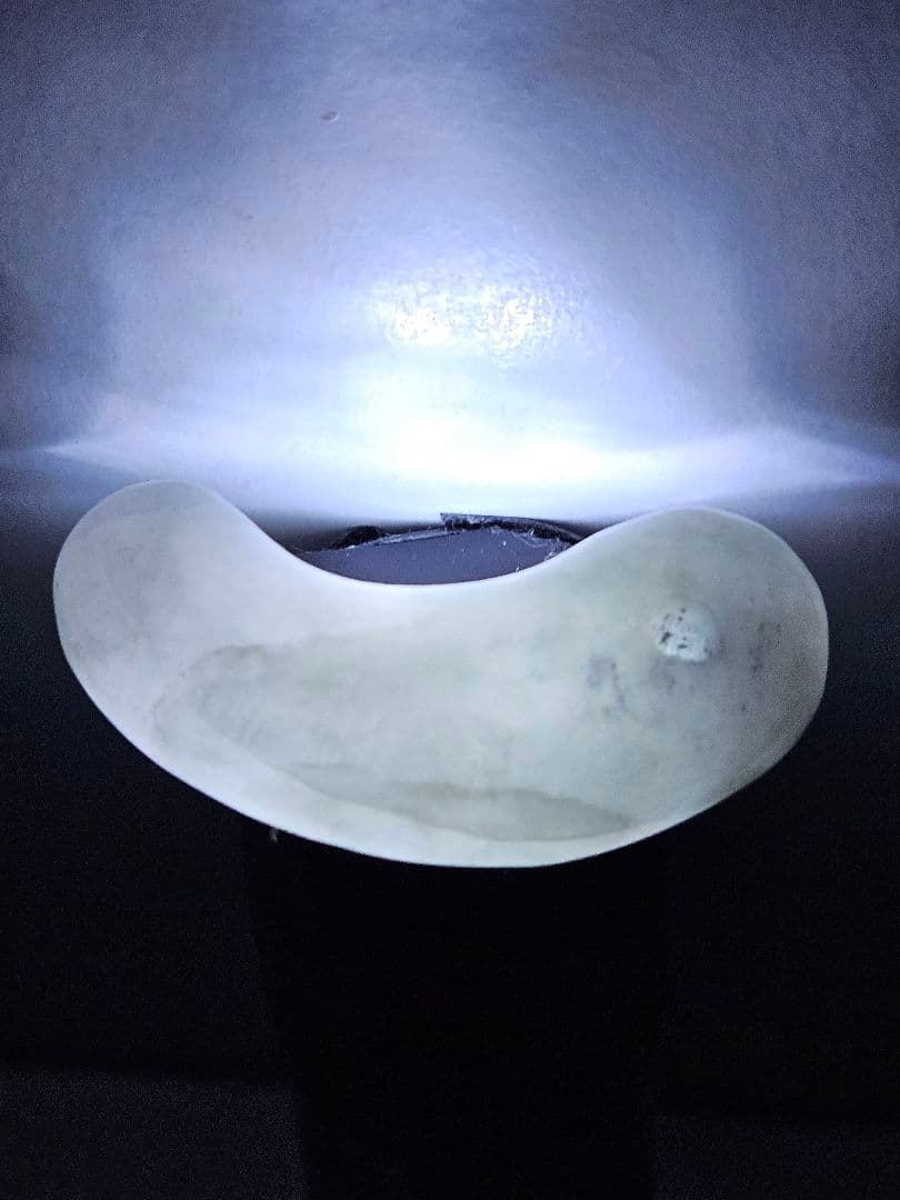 水色　翡翠勾玉