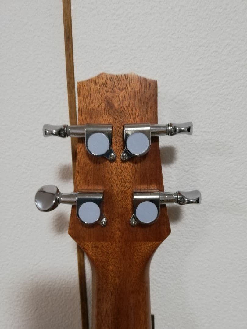 4弦アコースティックミニギター