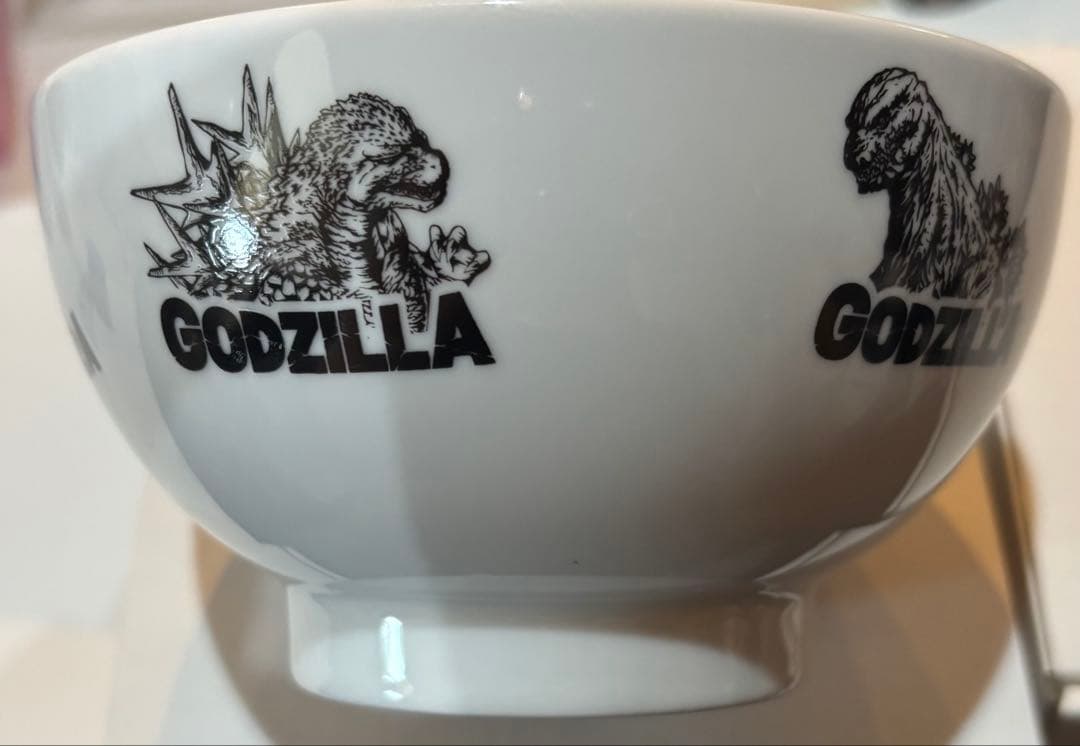 ゴジラ　壱角家　どんぶり