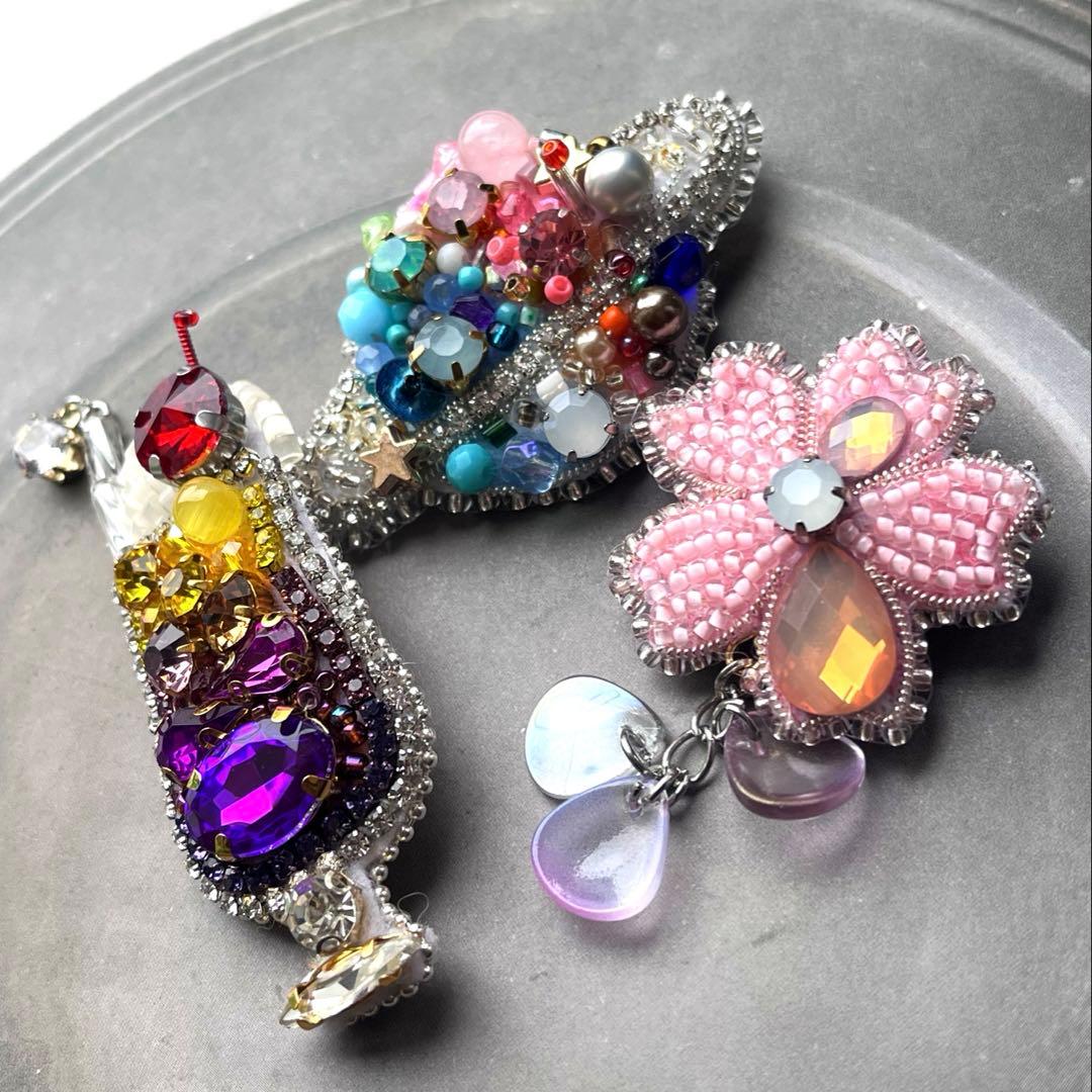 うずまき 桜 クリームソーダ 土星 ビーズ 刺繍 ブローチ ハンドメイド