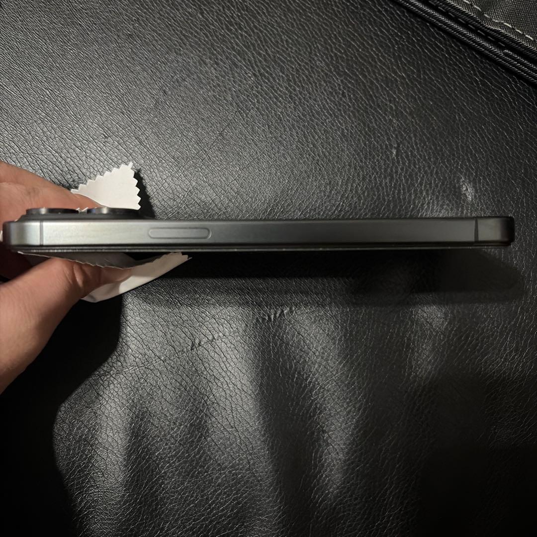 Eito iPhone 15 Pro Max ブラックチタニウム