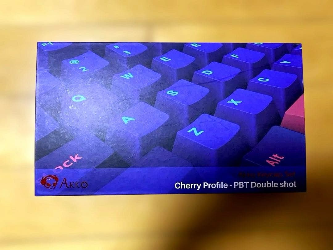 Akko cherry profile Neon キーキャップセット値下げ可能