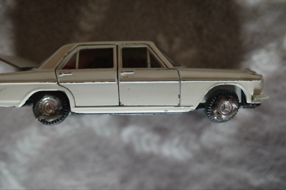 【ベルギー製】SABLON サブロン メルセデス200 ミニカー