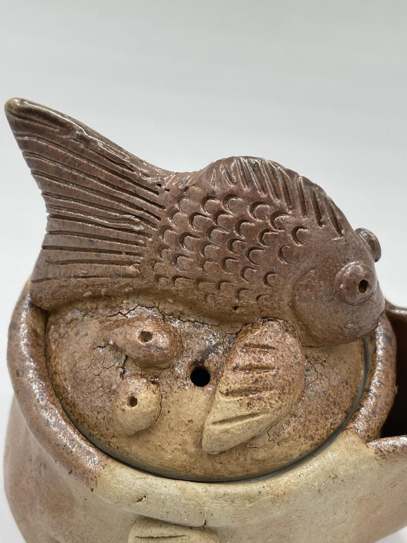 備前焼　魚のつまみの急須 KH-002