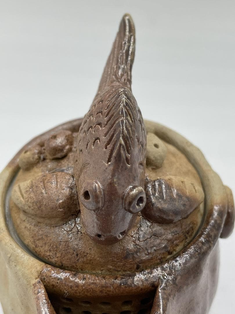 備前焼　魚のつまみの急須 KH-002