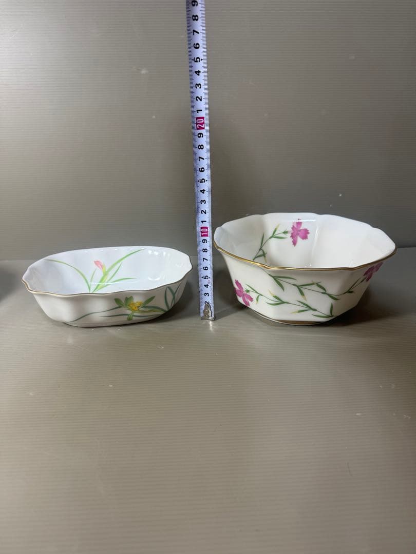 2397 香蘭社　金彩　深鉢2客　楕円鉢1客