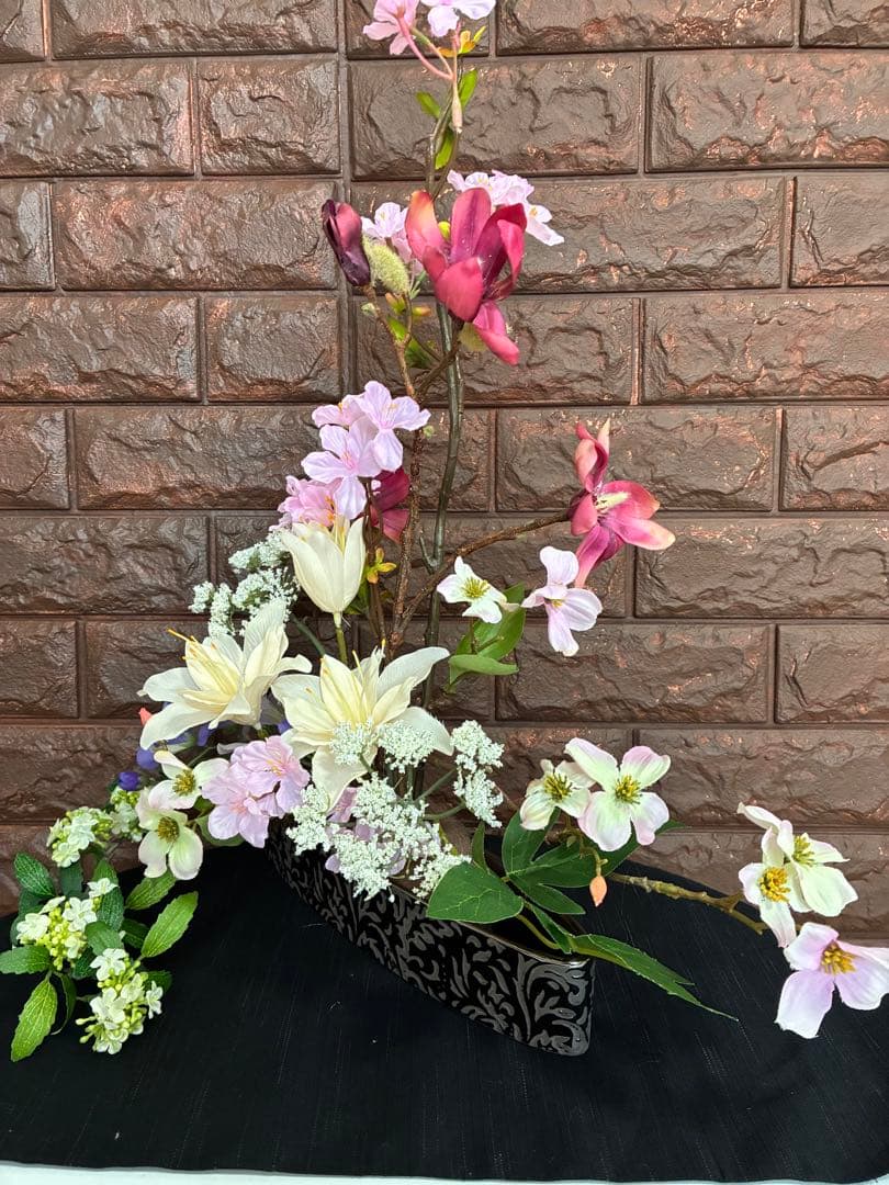 桜とハナミズキ・こぶしの春アレンジ｜和モダンインテリア｜玄関・リビングに