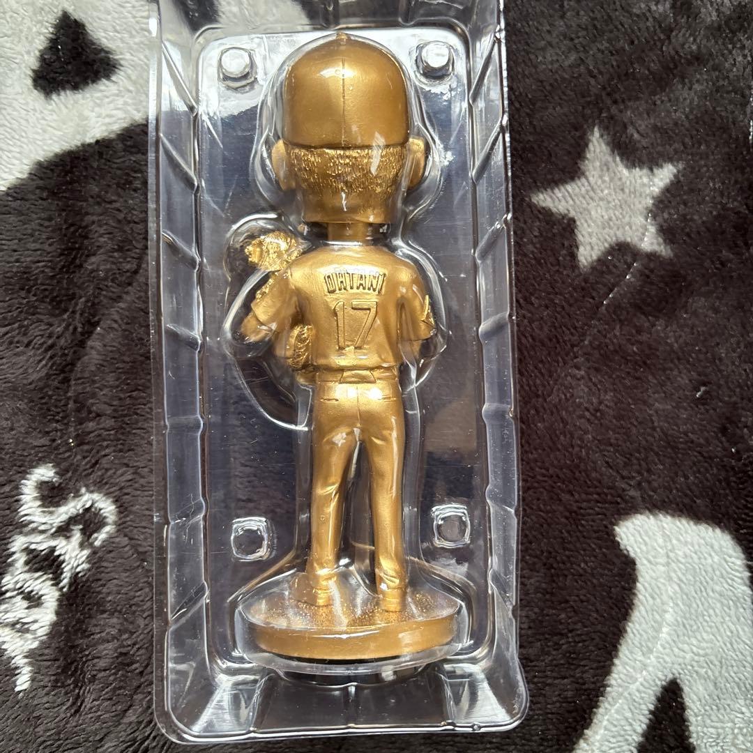 大谷翔平とデコピンのボブルヘッドゴールド 値下げしました。
